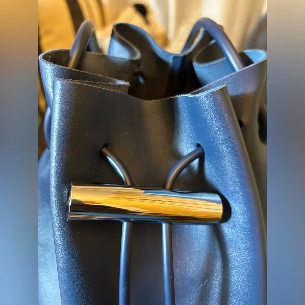 NWOT Building Block - Bucket Bag - Pristine Condition! - Picture 2 of 12